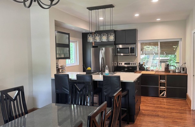 Spacious 5BR Townhouse w/Roof Deck, Walk to Main St in Ann Arbor