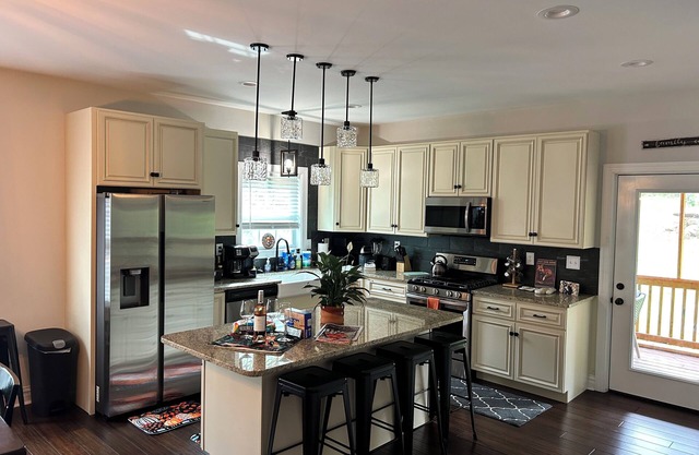 Spacious 6-bedroom house in Mtns of Nellysford Spacious and Private AC, WiFi