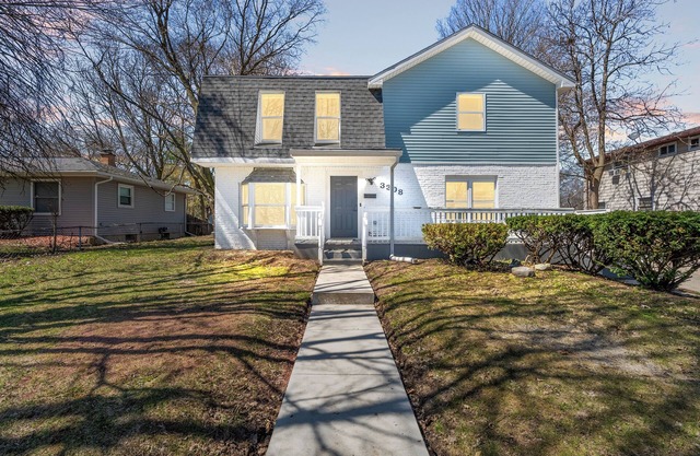 Spacious 6-bedroom house in awesome Lansing with AC, WiFi