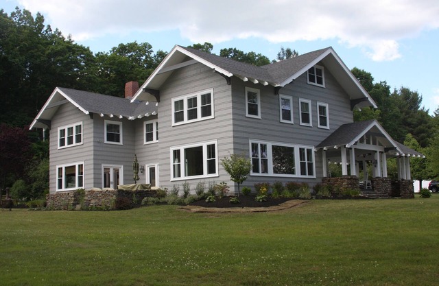 Spacious 6 Bedroom on Lake Winnisquam.