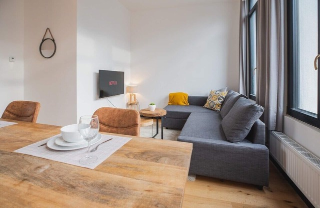 Spacious 6-Guest Antwerp Duplex + Free parking
