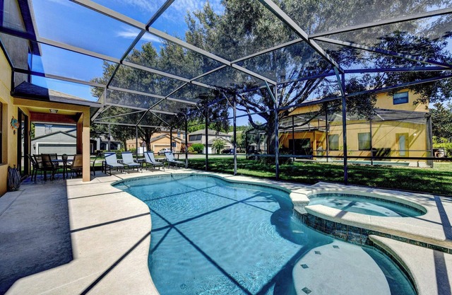 Spacious 6BR Villa w/Pool, Game Room & Loft – 15 Mins to Disney