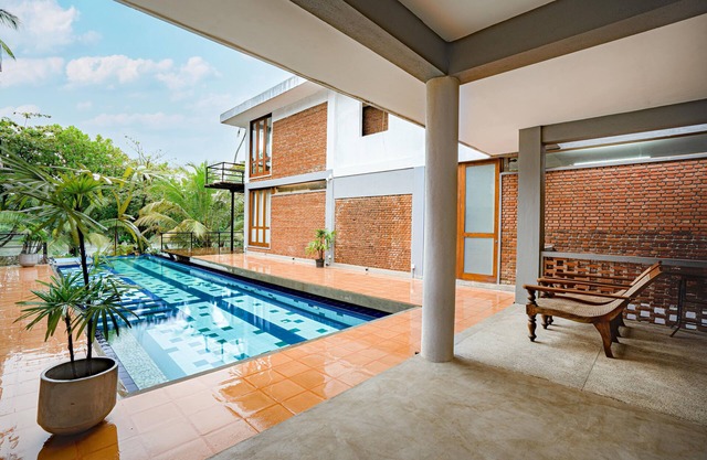 Spacious 7-bedroom cozy villa in delightful Koggala with AC, WiFi