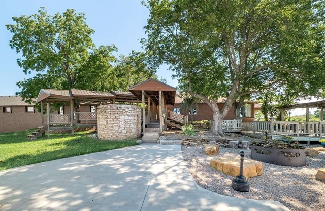 Spacious 7-bedroom house with WiFi and game room in charming Meriden.