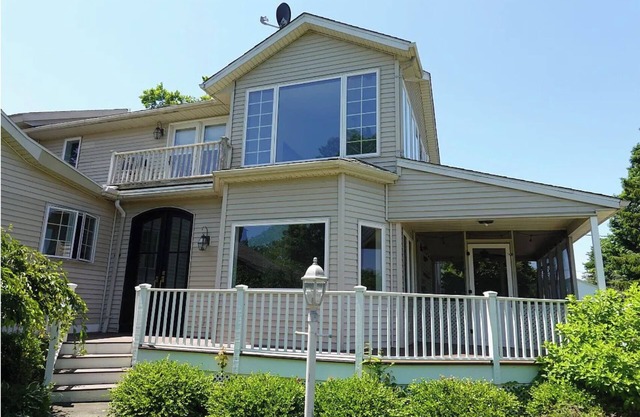 Spacious 7-bedroom House in Vestal
