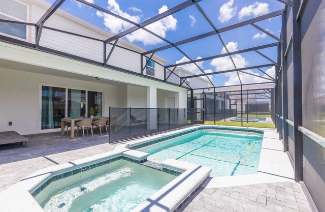 Spacious 8-bedroom home in Clermont, Lake County, perfect for large groups!