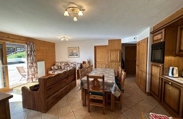 Spacious 8-Person Apartment with Terrace, Pool & Wi-Fi in Crest-Voland