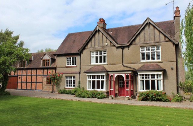 Spacious 9-bedroom house in delightful Whitbourne with great outside space.