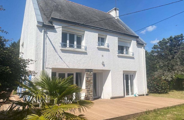 Spacious and bright house with enclosed garden near the beaches