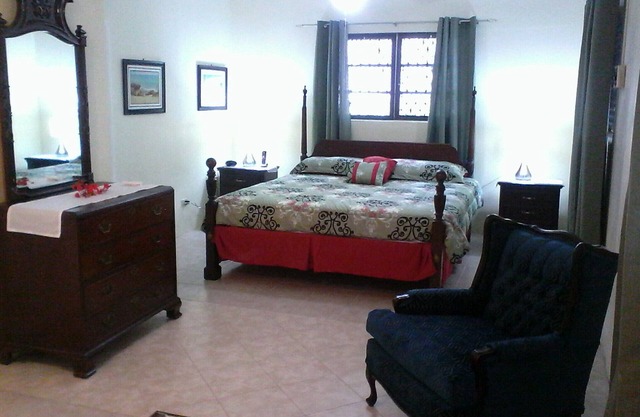 Spacious And Charming. Safe, Quiet, Convenient Location.