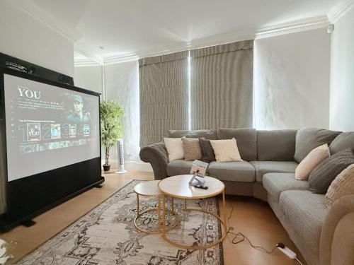 Spacious and cosy 3BRs 5F House in Heart of London