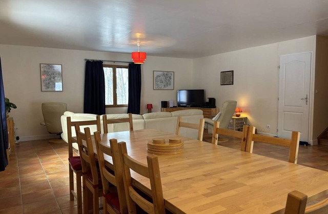 Spacious and functional house - 5 bedrooms, terrace, private parking