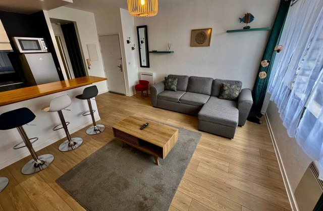 Spacious and luminous flat - private parking