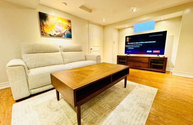 Spacious and Modern Family-Friendly 2-Bedroom Apartment - Near Airport & Toronto Downtown