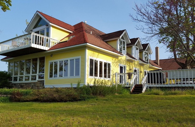 Spacious And Peaceful Retreat On Grand Traverse Bay! Private Beach Front
