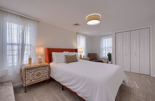 Spacious and Quiet 4BD Oasis - Private Yard