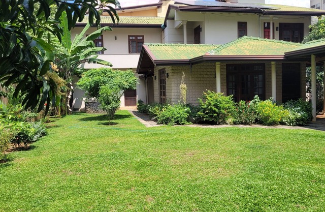 Spacious and Serene 5-bedroom Family Home with AC and WiFi in Colombo