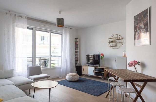 Spacious apartment - close to Paris city center