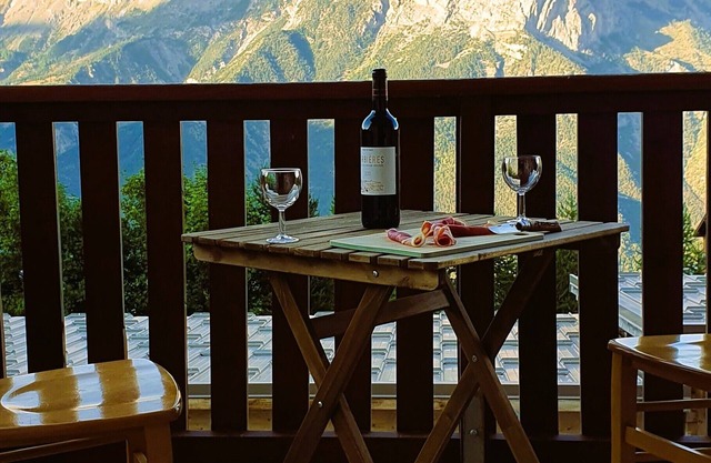 Spacious apartment, Ecrins National Park, Puy Saint Vincent ski resort.