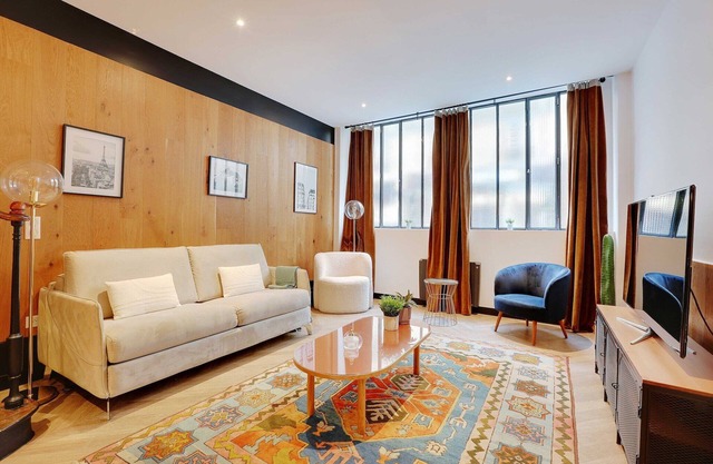 Spacious apartment - 4BR/10P - Place de la République
