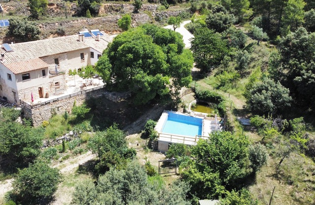 Spacious apartment in renovated farmhouse in the mountains. Pet-friendly!