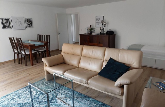 Spacious apartment in a quiet location with terrace and streetcar connection