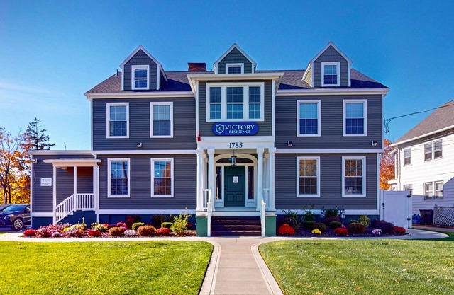 Spacious apartment near Holyoke Medical Center + dedicated office area