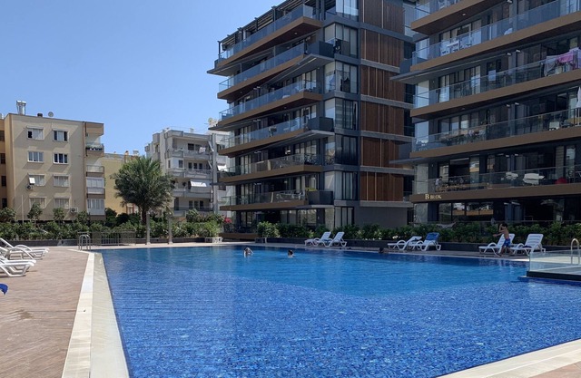 Spacious apartment with 160m² pool, 3 bedrooms, 2 bathrooms, living room and kitchen