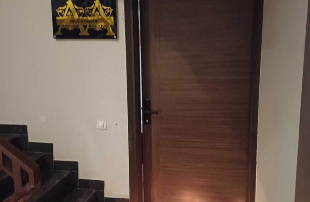 Spacious Appartment with wide balconies and Roads, Prime Location.