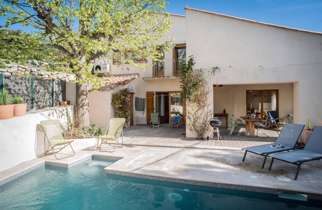 Spacious authentique house with a pool, which can be heated and lovely views