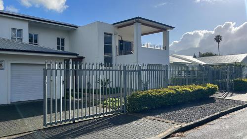 Spacious Bachelor Die Boord