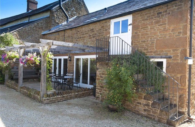 Spacious barn conversion in a tranquil Oxfordshire village