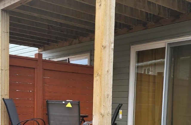 Spacious Basement Suite NW Calgary- 1bed 1sofabed