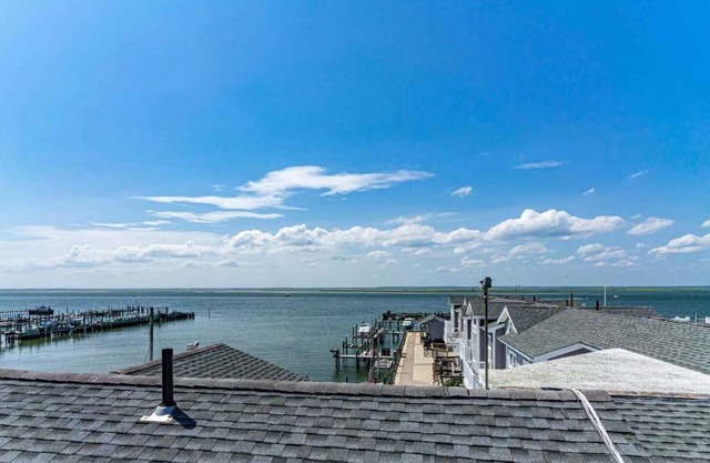 Spacious Bay Front Condo with Heated Pool Saturday Check in and Check out