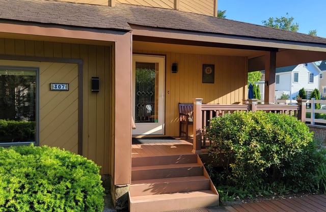 Spacious Beach House Retreat, 1 1/2 Blocks From Ocean!
