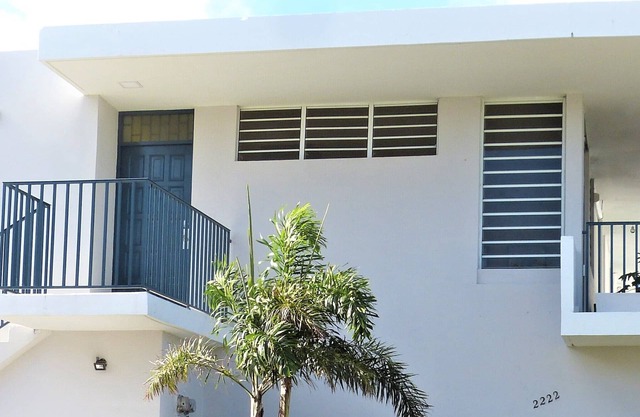 Spacious beach house to relax with friends & family! Walk to the beach!