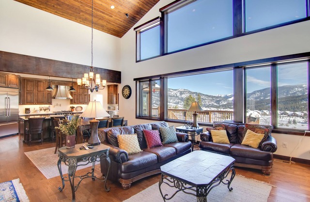Spacious Big Sky Home w/Hot Tub & Grill!