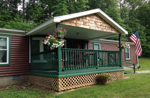 Spacious Bobcat Cabin, 30 mins from Hocking Hills