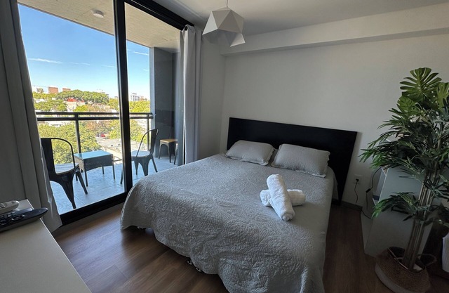 Spacious Brand New Studio Apartment near WTC.nFitness room, Ultra Fast WiFi, AC