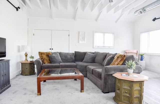 Spacious & Bright Retreat – Perfect for Families!