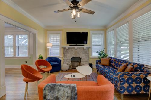 Spacious Bungalow with 6 Beds, Games, and Fire Pit - Close to Beale Street, BBQ, Graceland, & Liberty Bowl
