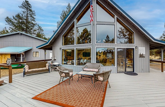 Spacious cabin with bunk house, game room, river view, patio, and fire pit