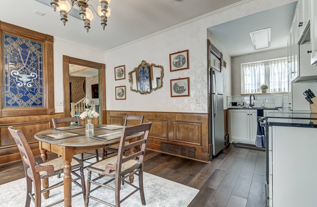 Spacious Carriage House | Private Entrance | Historic & Stylish