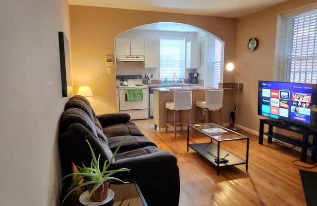 Spacious Central Condo Near Washington Monument & Hopkins Shuttle - 4 min walk