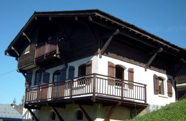 Spacious chalet for 10 with garage, near slopes