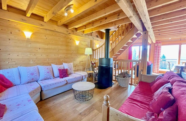 Spacious chalet near slopes and center, pets allowed and parking