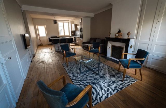 Spacious character apartment in the center of Mirecourt