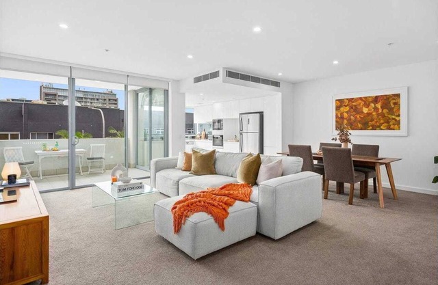 Spacious City Beach Harbour Apartment -Moments to Beach, Harbour Foreshore & CBD