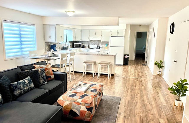 Spacious comfort, 1st FL, parking, 2 TVs, laundry,Beautiful views of NYC skyline