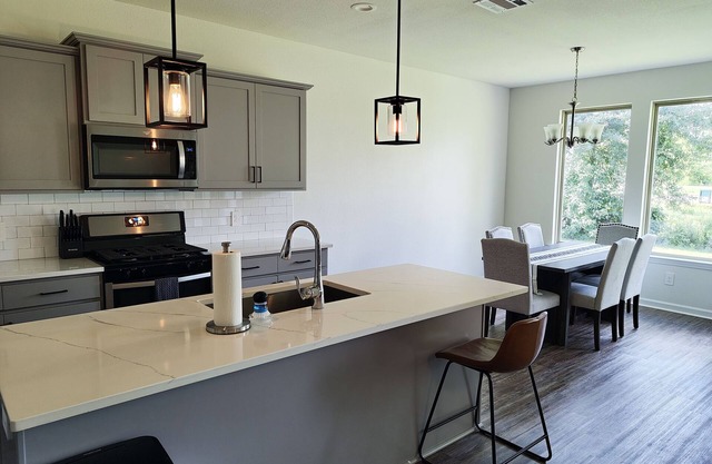 Spacious & Comfortable 3 Bedroom Home in Golf Course Community